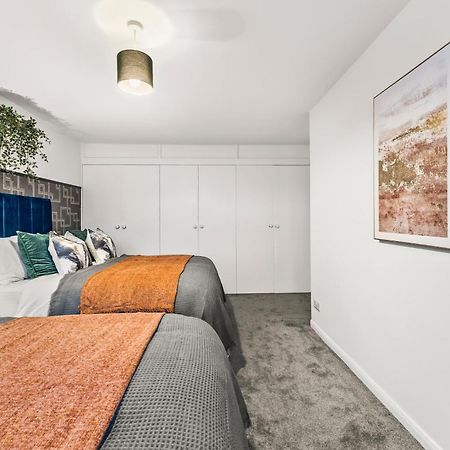 Elegant Retreat In Cheltenham - Garden & Parking Included מראה חיצוני תמונה