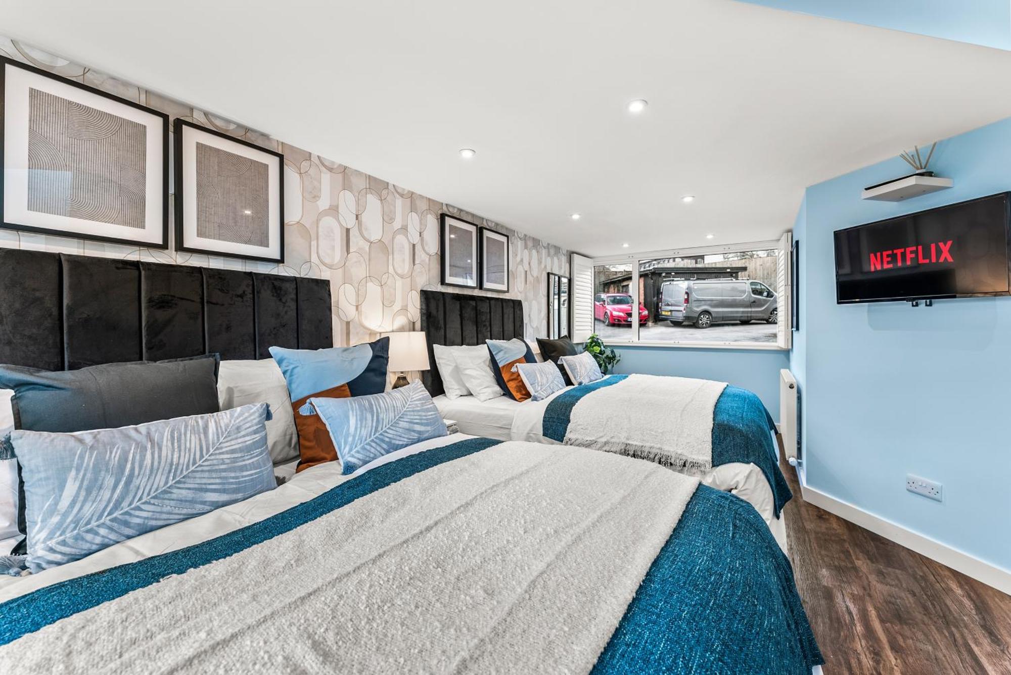 Elegant Retreat In Cheltenham - Garden & Parking Included מראה חיצוני תמונה