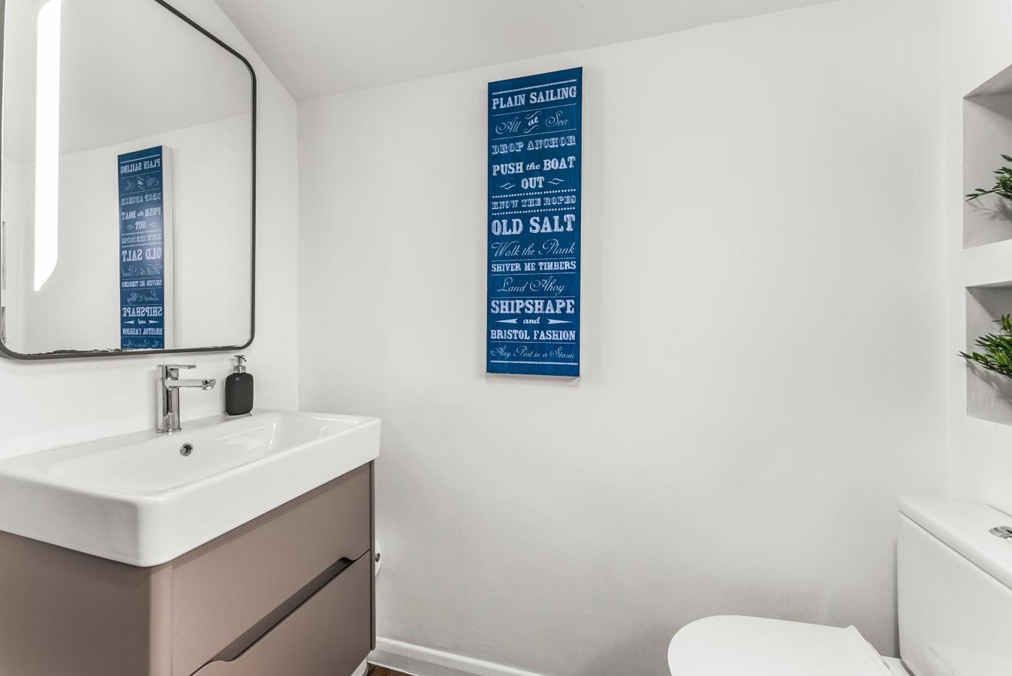 Elegant Retreat In Cheltenham - Garden & Parking Included מראה חיצוני תמונה
