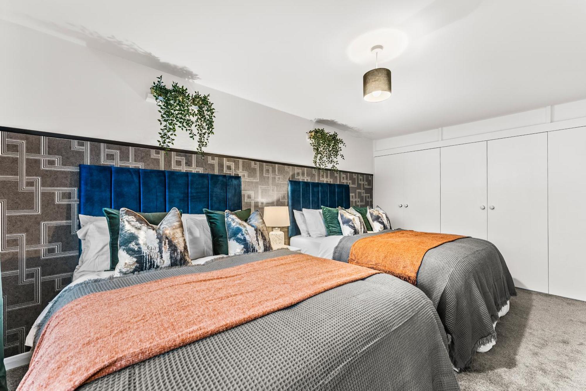 Elegant Retreat In Cheltenham - Garden & Parking Included מראה חיצוני תמונה
