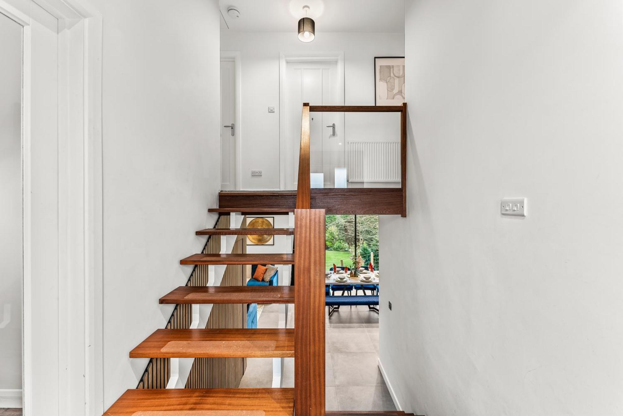 Elegant Retreat In Cheltenham - Garden & Parking Included מראה חיצוני תמונה
