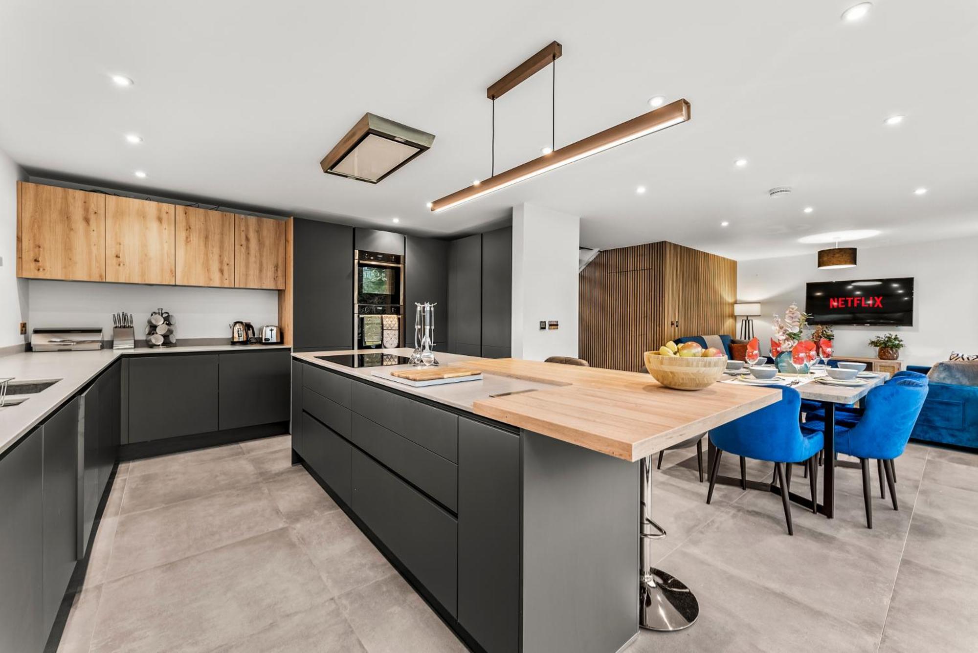 Elegant Retreat In Cheltenham - Garden & Parking Included מראה חיצוני תמונה