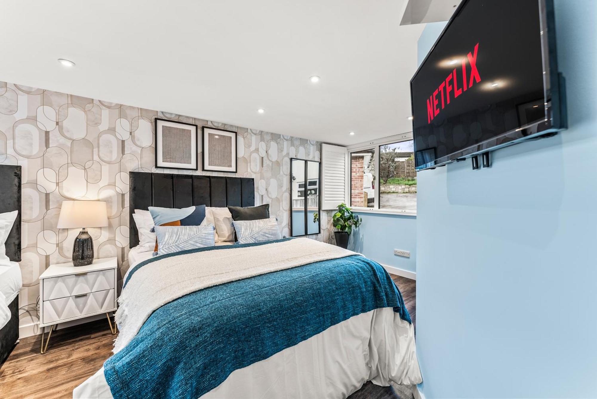 Elegant Retreat In Cheltenham - Garden & Parking Included מראה חיצוני תמונה