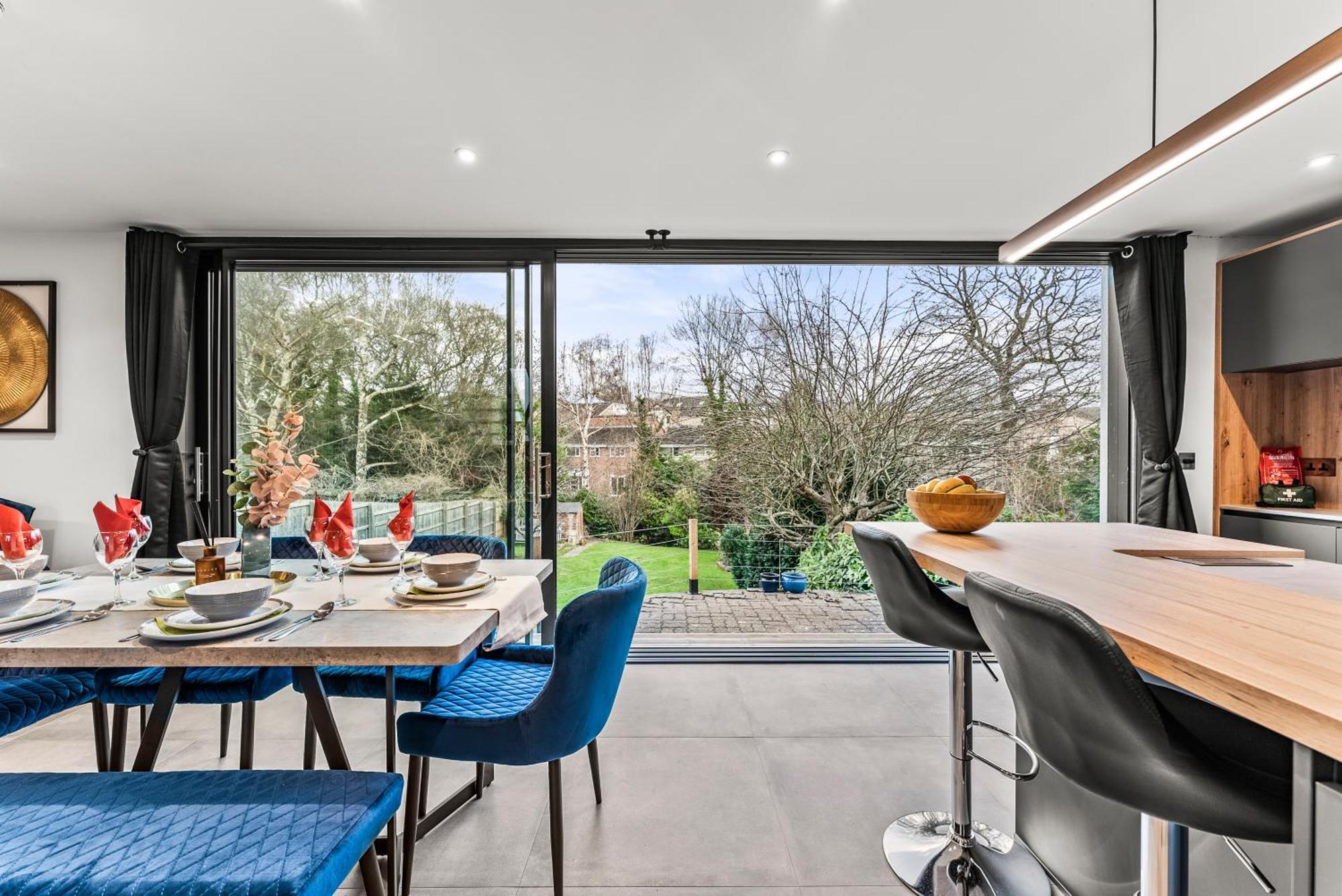 Elegant Retreat In Cheltenham - Garden & Parking Included מראה חיצוני תמונה