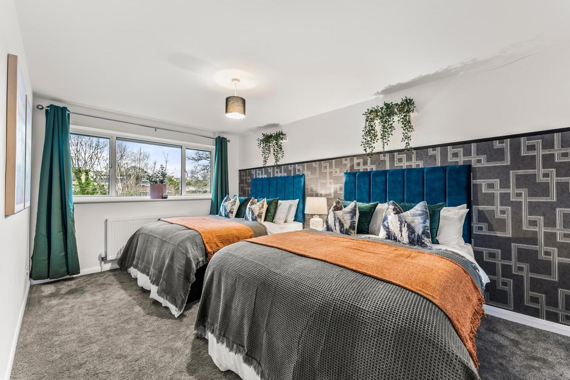 Elegant Retreat In Cheltenham - Garden & Parking Included מראה חיצוני תמונה