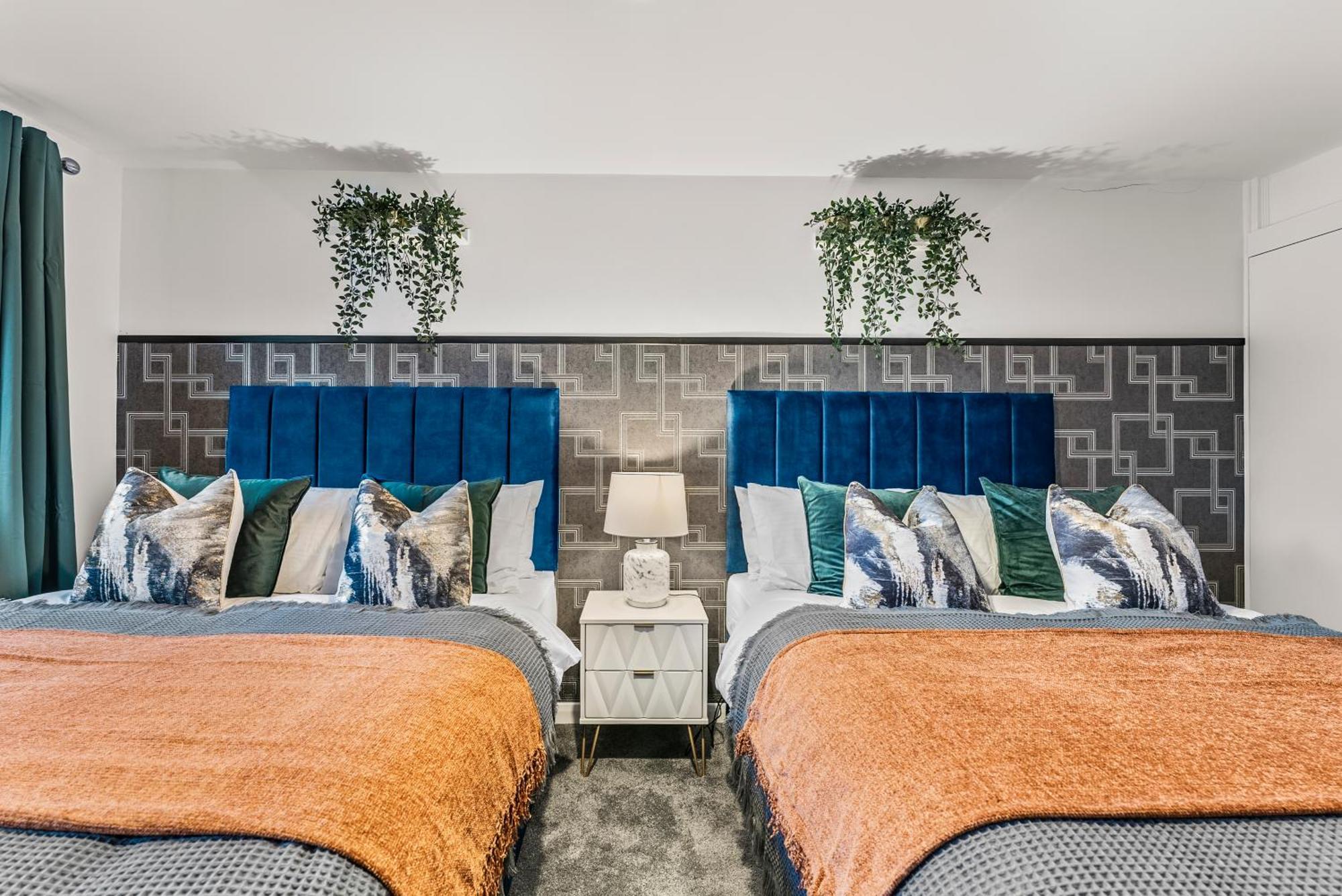 Elegant Retreat In Cheltenham - Garden & Parking Included מראה חיצוני תמונה