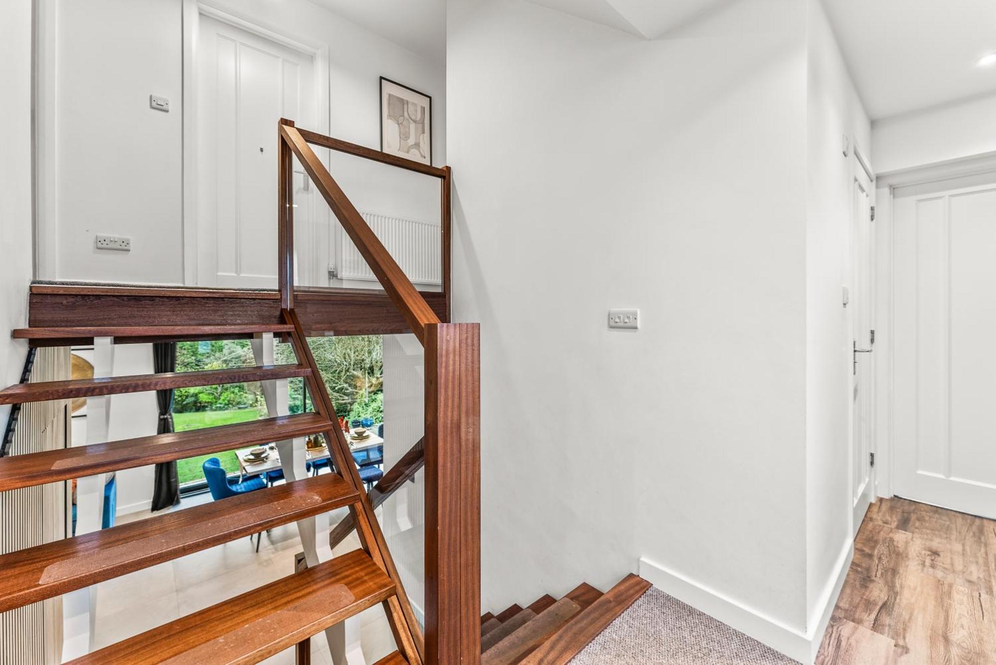 Elegant Retreat In Cheltenham - Garden & Parking Included מראה חיצוני תמונה