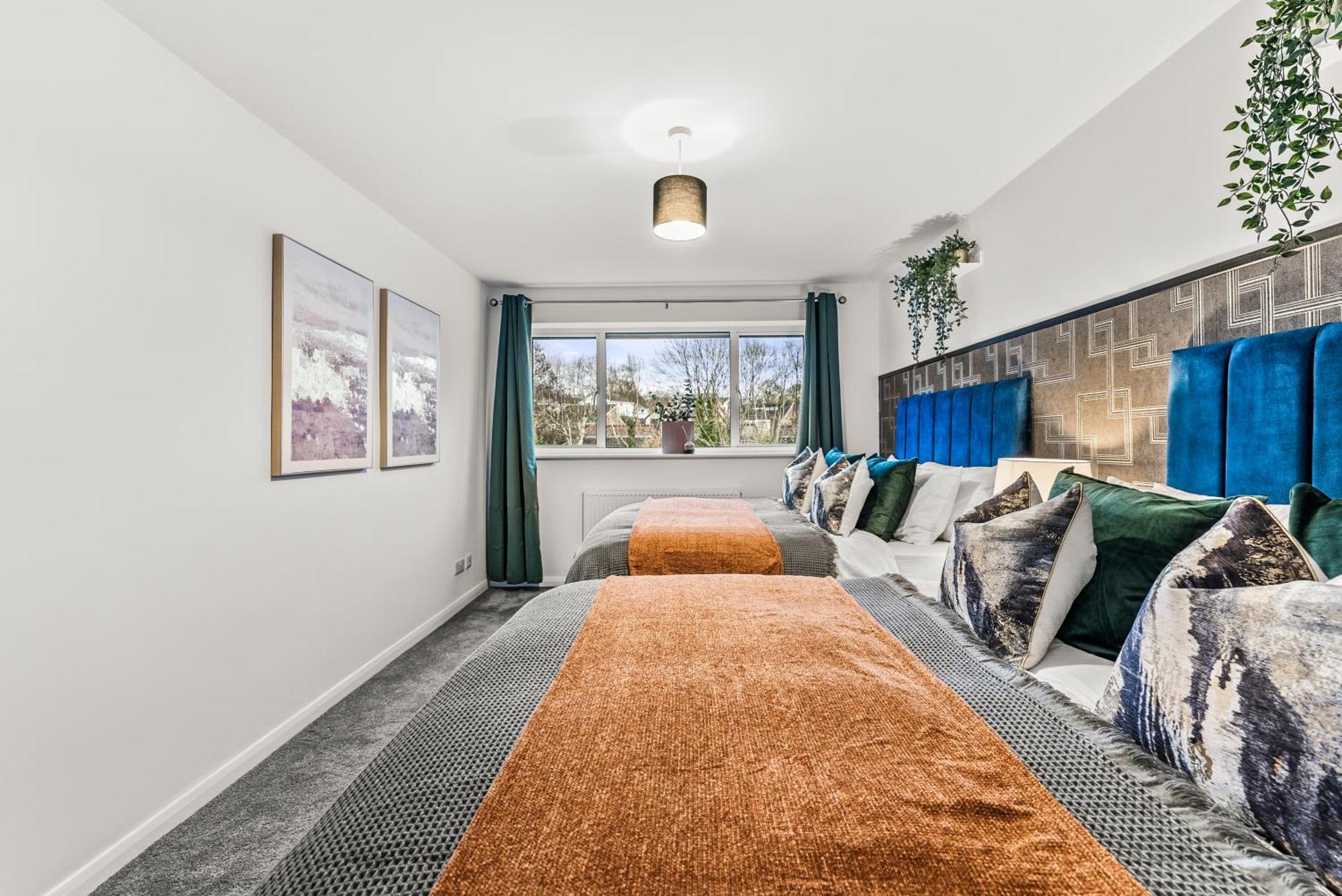 Elegant Retreat In Cheltenham - Garden & Parking Included מראה חיצוני תמונה